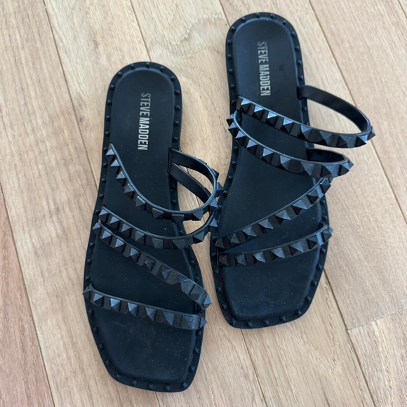 sandals - Picture 1 of 3